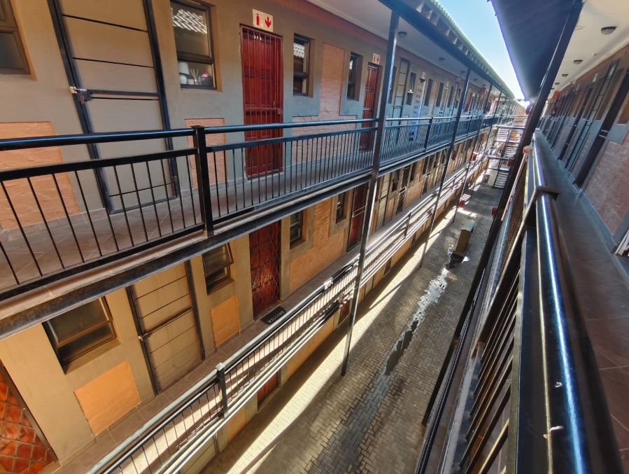 To Let 1 Bedroom Property for Rent in Vredenhof Sh Free State